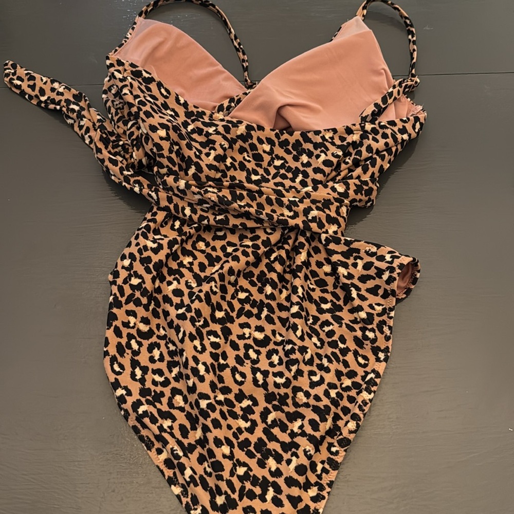 Aerie wrap around leopard one piece - Picture 8 of 9